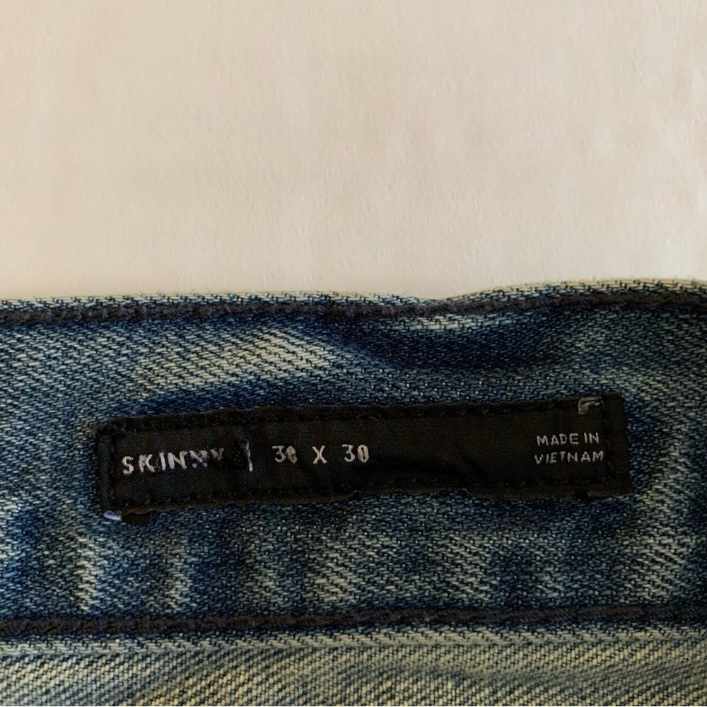 PacSun Jeans. Rips by thighs and knees. Distressed. Five pockets 30L X 3… - Picture 11 of 12